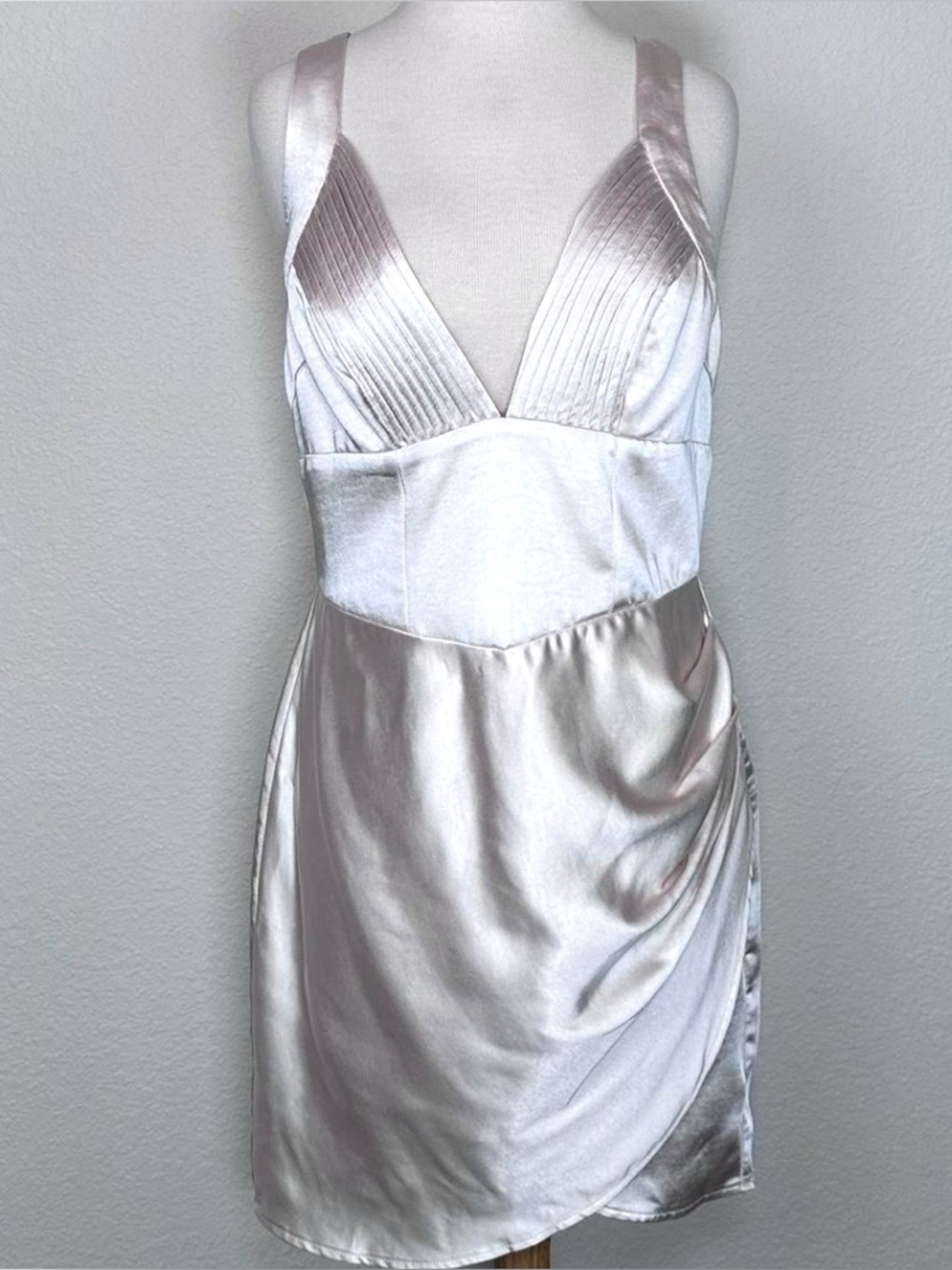Selfie Leslie Satin Mini‎ Dress Open Back Tie Champagne Date Night Party XL